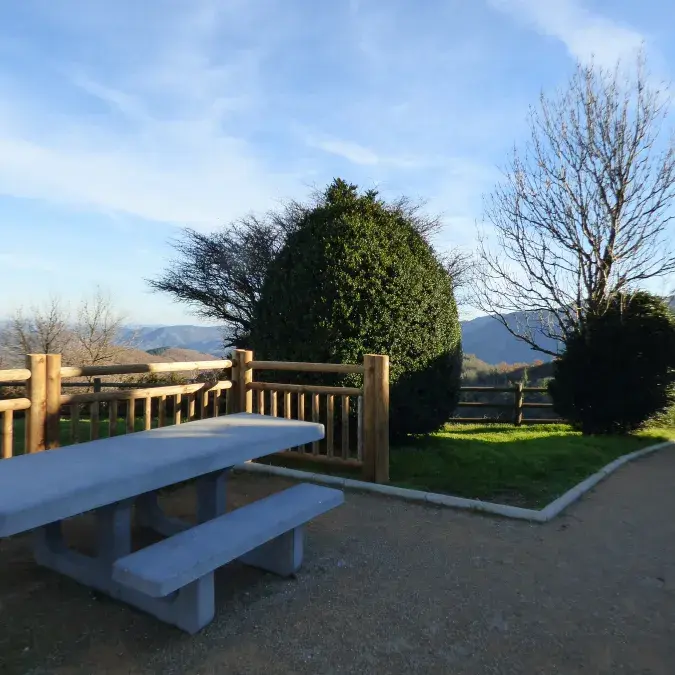Aire de pique-nique de la Croix de Mounis_Castanet-le-Haut