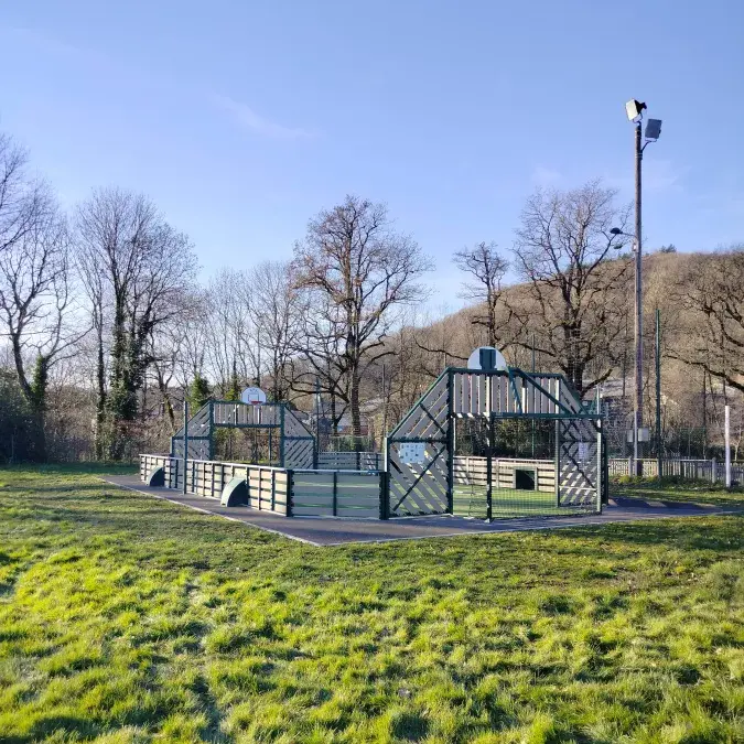 Aire de pique-nique de l'aire de jeux_Fraisse-sur-Agout