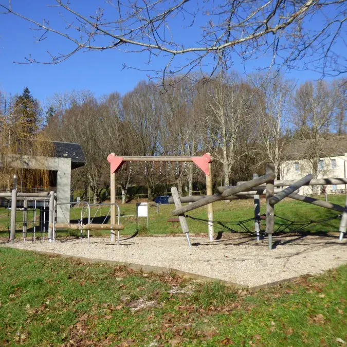 Aire de pique-nique de la base de loisirs (aire de jeux)_La Salvetat-sur-Agout