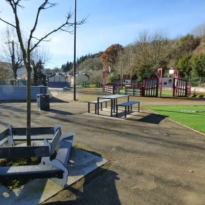 Aire de pique-nique de l'aire de jeux_Murat-sur-Vèbre