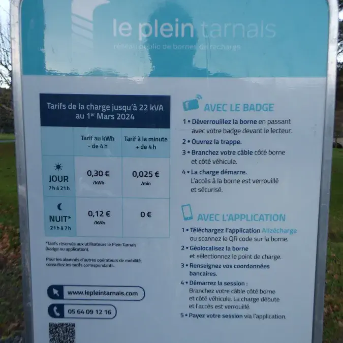 Aire de pique-nique en bord de rivière_Nages