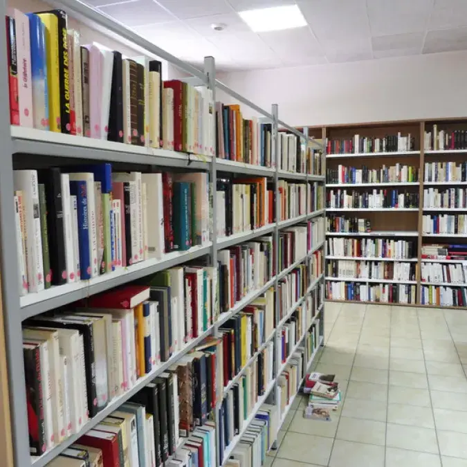 Bibliothèque_Nages