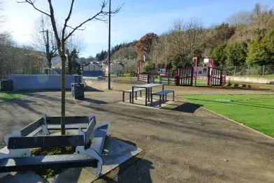 Aire de pique-nique de l'aire de jeux_Murat-sur-Vèbre