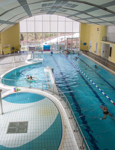 Intérieur d'une piscine